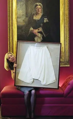 英国女王维多利亚曾穿过的一条丝绸灯笼内裤