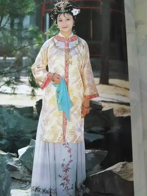 穷而不酸的邢岫烟为何得到王熙凤的盛赞?原著第四十九回给出答案