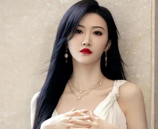 02"人间富贵花"景甜她完全不在乎得奖与否,热不热.