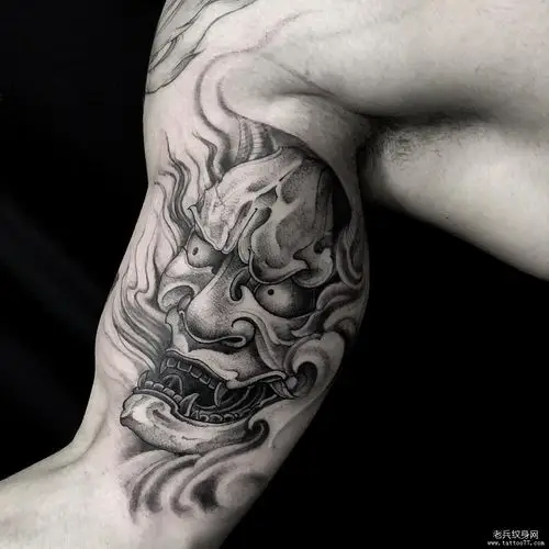 手臂黑灰般若纹身图案