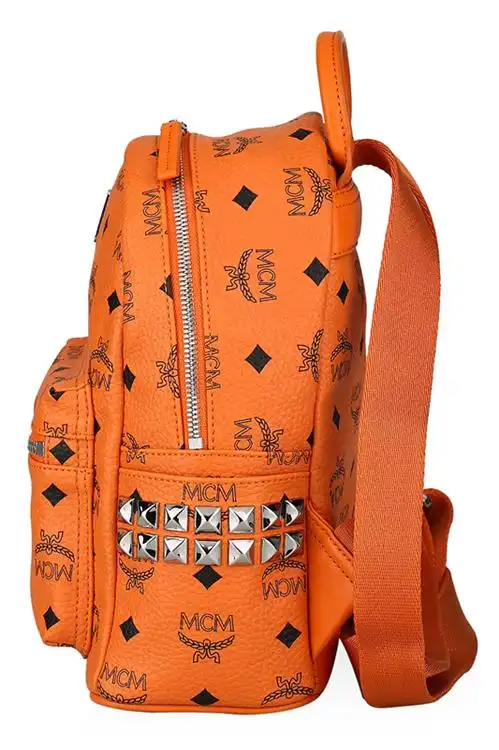 mcmmcm侧面pvc中性款式铆钉迷你双肩包