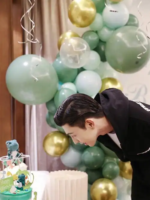 邓伦1021生日快乐  伦哥29岁啦!