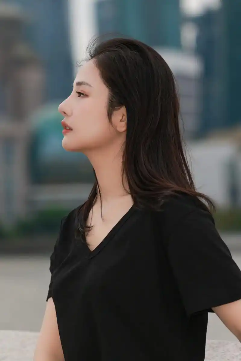 姐妹穿着老头汗衫就来拍写真了最朴素的往 - 抖音