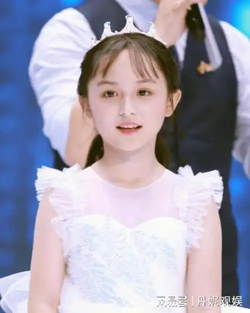 童星刘楚恬2岁出名9岁登上春晚如今她成为父母的骄傲