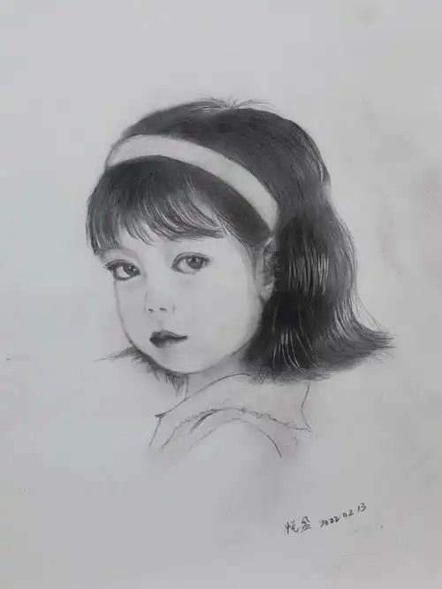 我画的小女孩素描过程图