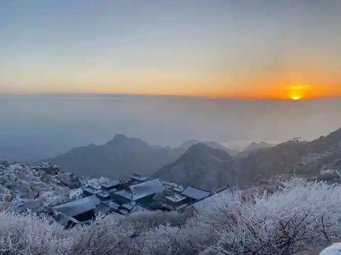 登泰山记原文及翻译拼音「登泰山记翻译简短」