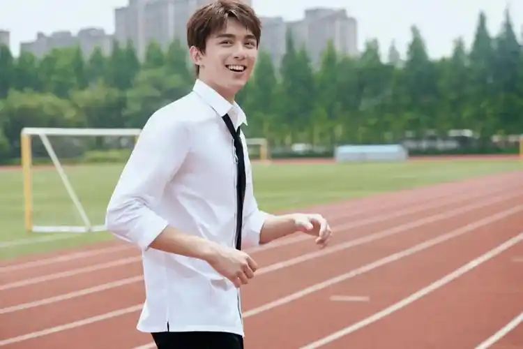 原创为宣传盛夏未来吴磊张子枫频频合体共同营造cp氛围感