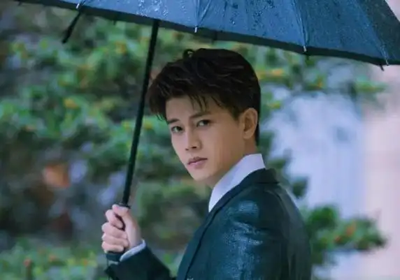 34岁任嘉伦颜值与演技并存却为何成了资源降级的古装男神