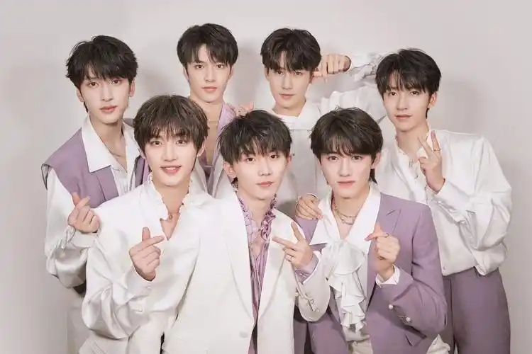 写真馆像极了爱情我爱人像摄影中国人像摄影男性严浩翔贺峻霖青少年人