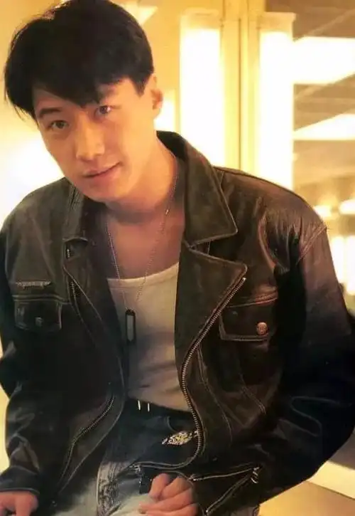 没想到,57岁的黎明会以这种方式,在2024年初实现"声誉暴涨"!