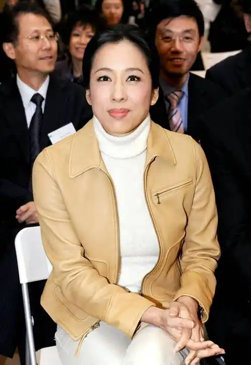 原创朱玲玲创港姐嫁富豪先河一生两度入豪门50岁再婚终获真爱