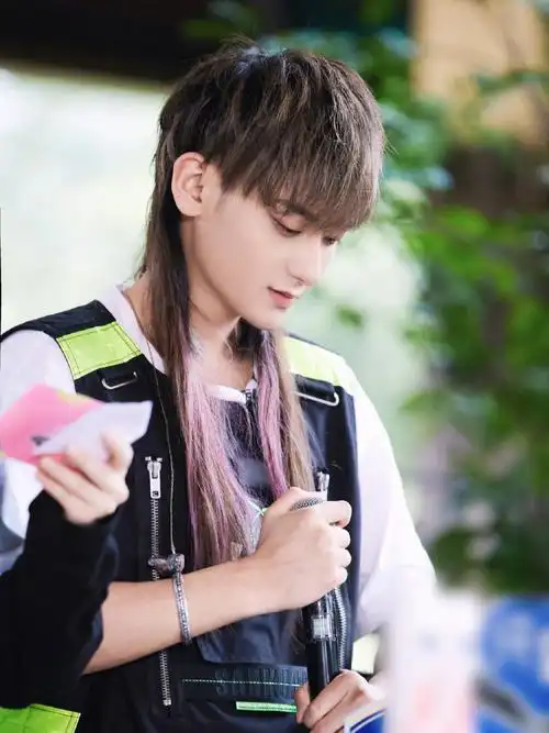 眉黛远山黄子韬染墨星眸黄子韬玉树临风黄子韬风流倜傥黄子韬英俊潇洒