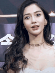 今年seey姨心里的最佳造型必须要颁给angelababy了,不管你喜不喜欢她