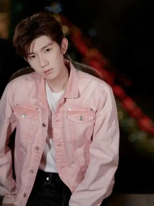 帅气明星,外套明星,牛仔明星,王源帅哥相关的明星图片,就上可爱美图网