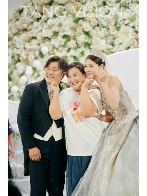 泰维姬晴婚礼贾玲证婚十年爱情成正果