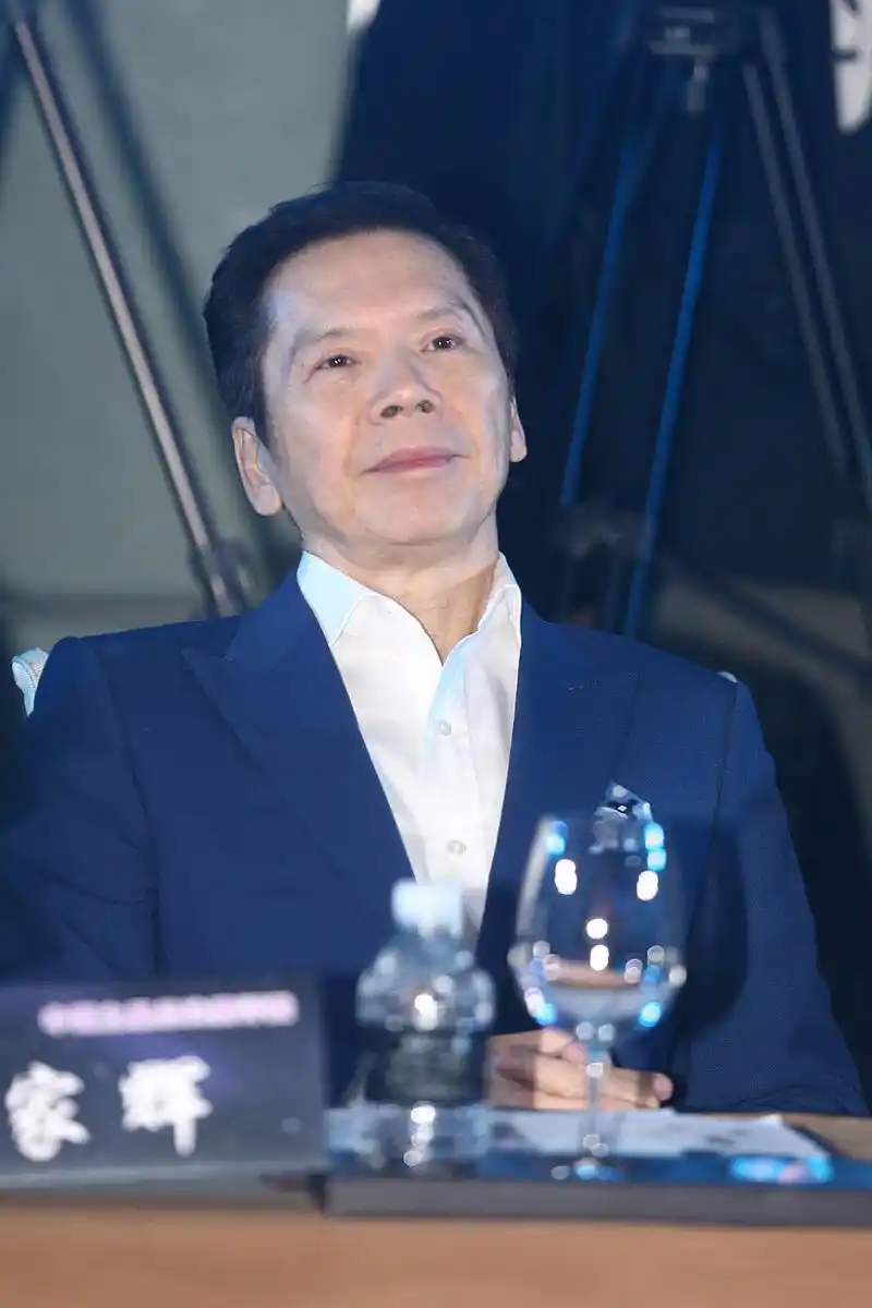 向华强儿子向佑被判入狱  最近,向华强的儿子向佑被判入狱半年,这引起