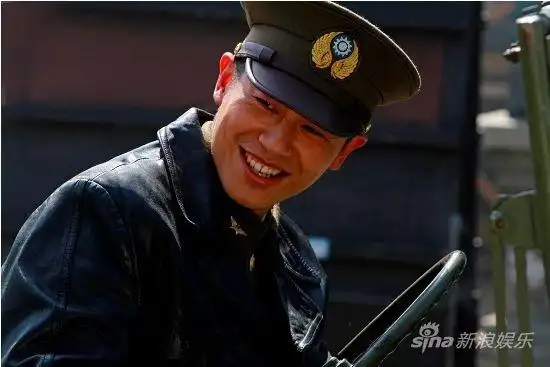 首部聚焦我国第一批空军飞行员的大型空战电视剧《远去的飞鹰》,今晚