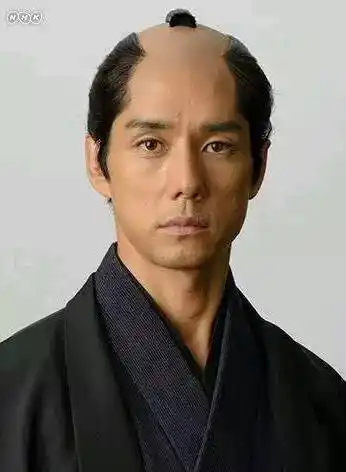 日本武士的谜之发型起源史帅不帅剃个月代头就知道了