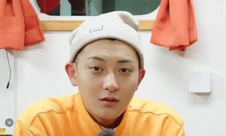 《小小的追球》开播:黄子韬浑身是梗惹人笑,自曝有喜欢的人了_周冬雨