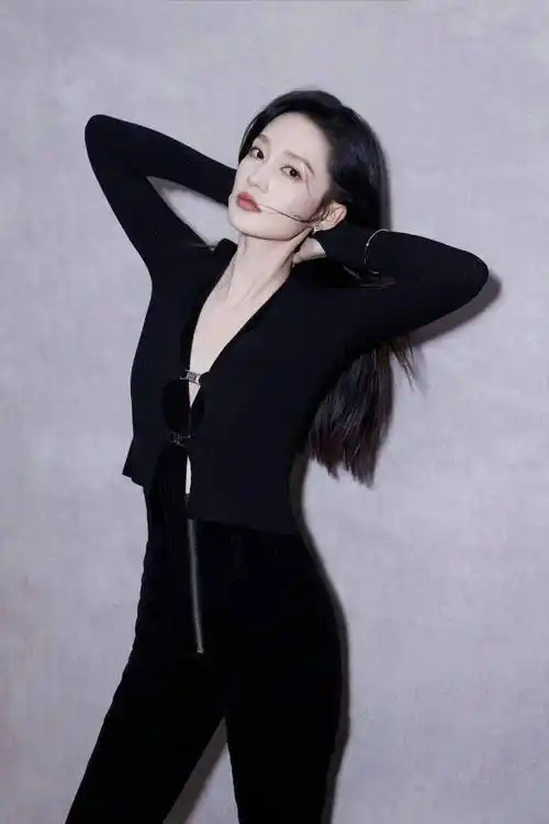 明星李沁魅力合集:天生丽质,娇艳动人