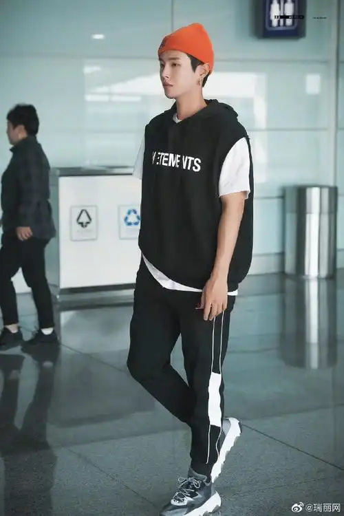 rayli星闻##李汶翰机场look