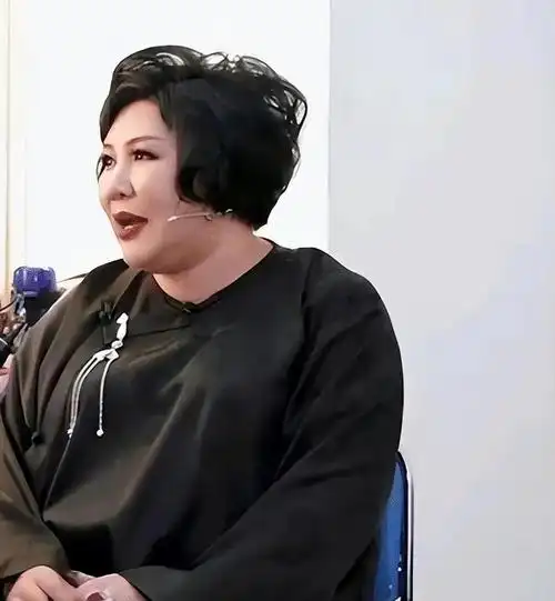 爆料人直言,郭德纲老婆看起来和蔼可亲,面相善良,但她在日常生活中却