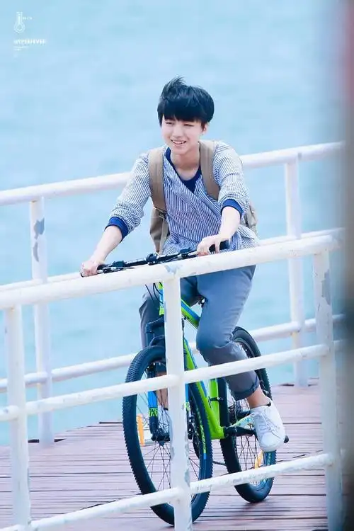 karry的面馆-王俊凯成长记录册