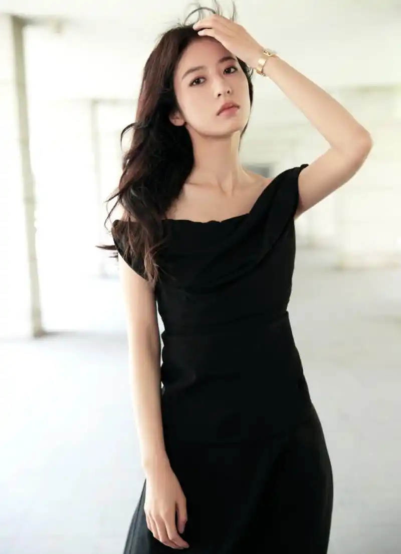 周雨彤高清壁纸头像(三)[鲜花]