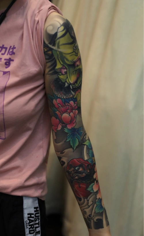 女生彩色般若花臂纹身欣赏般若花臂设计3