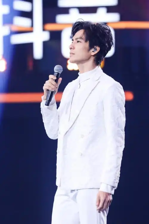 东方卫视跨年##钟汉良东方卫视跨年