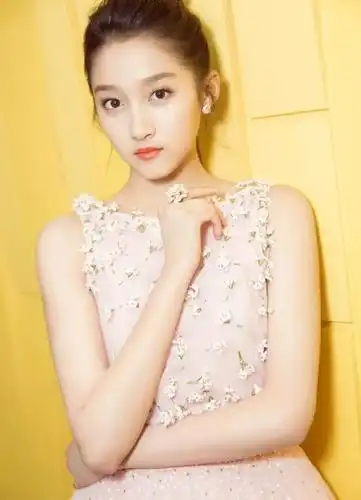 关晓彤获得最佳女配引网友不满:随便一个提名的女演