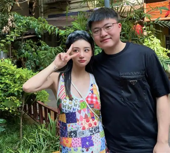 "你不会真去rng门口了吧"?乌兹突然请假,原来是去参加婚礼了_腾讯新闻