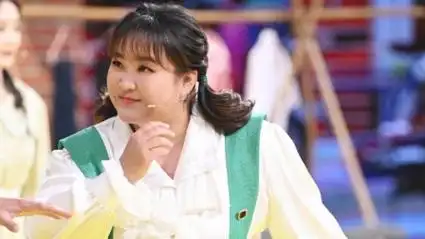 贾玲春晚经典小品回顾,一开口就是包袱,《喜乐街》金句火遍全网