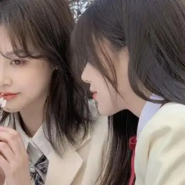 很幸福的又很宠溺的闺蜜双人头像 和舒服的人在一起就连沉默都是快乐