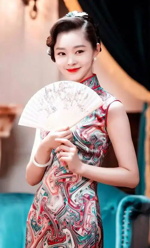 用细腻曲线勾勒玲珑体态,来品品女明星们的旗袍照,刘诗诗真的太像民国