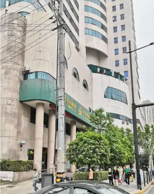 最后到了1997年 吴淞路邮局就变成了现在的样子,百年风云,百年上海