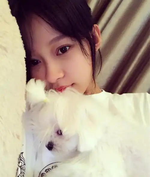 孙怡晒纯素颜照这双眼皮是不是割过