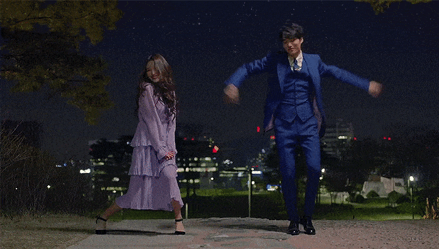 临走前kai饰演的小神仙回归舞者老本行,携手金栽经来了一段电影《爱乐