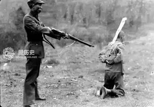 抗战时枪毙汉奸全过程 面对中国锄奸 英国人又跳出来装圣母