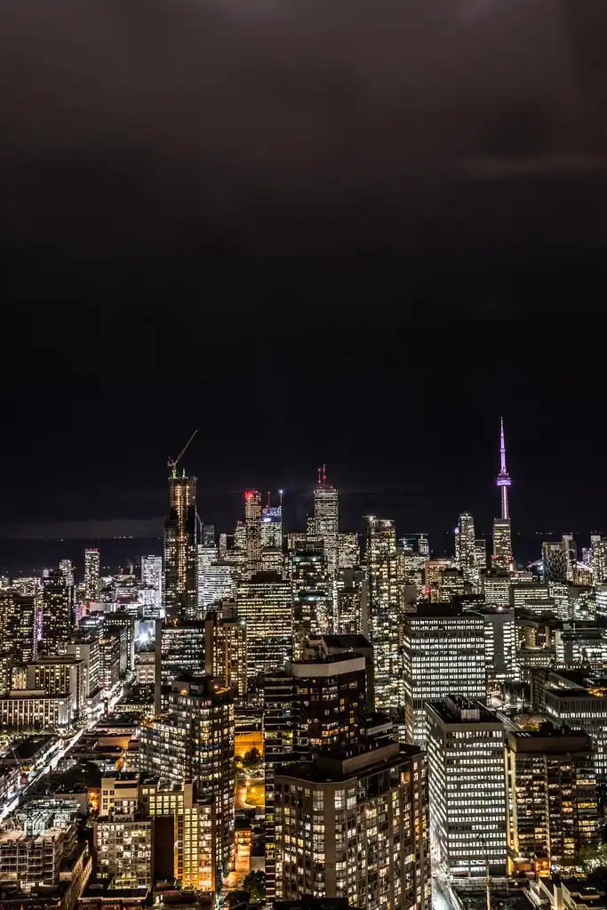 市中心在晚上多伦多
