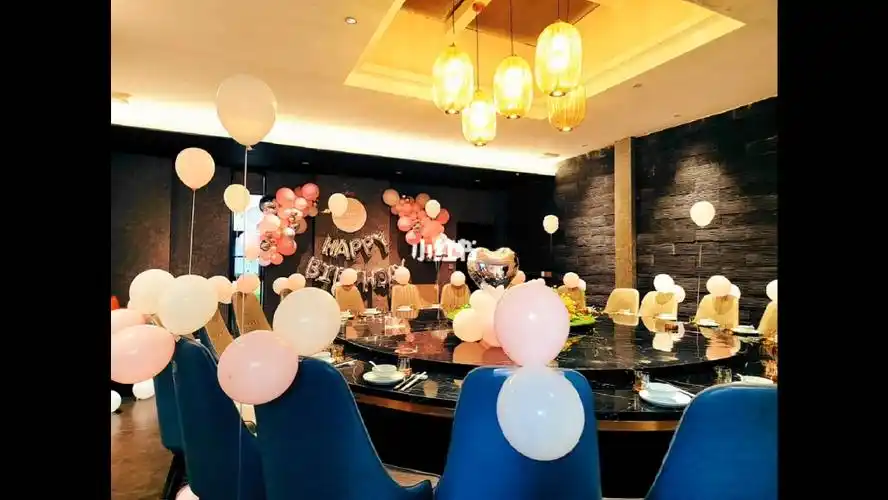 邵阳餐厅包厢生日惊喜布置