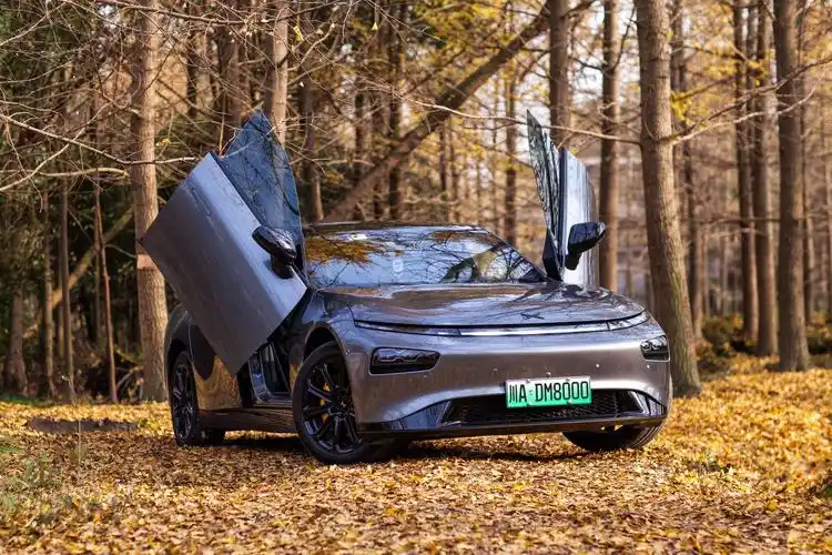 金秋时分,奉上小鹏p7桌面图 - 小鹏汽车鹏友圈