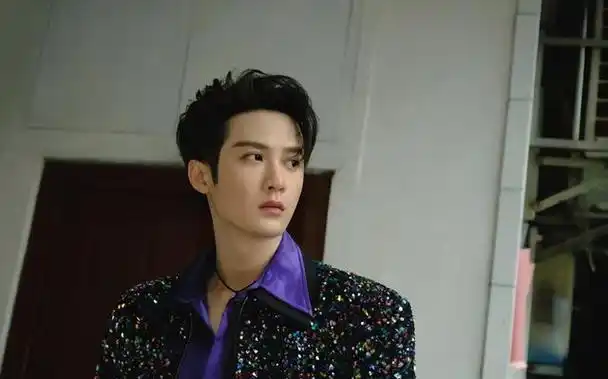 与其为了面子而虚报身高,不如实实在在地努力提升自己.