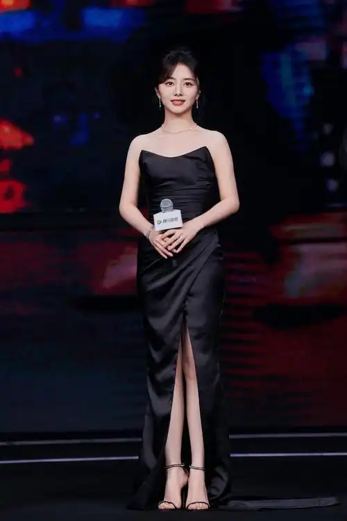 谭松韵的这套黑裙写真,真的是美出了新高度啊|表演系|女明星|好好过