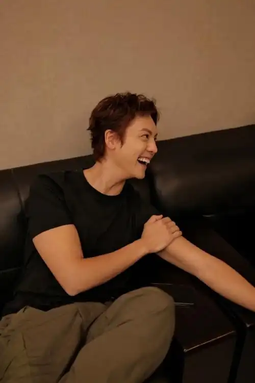 陈伟霆分享黑白四宫格##陈伟霆你好星期六