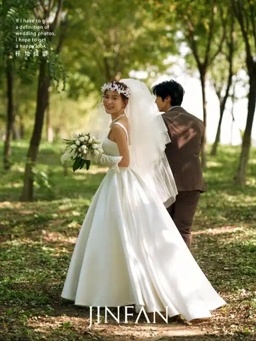 太美啦一定要带女朋友拍一组森系婚纱照