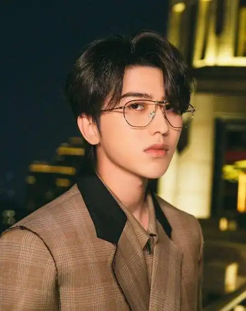 热点25岁蔡徐坤久居国外演出!吐槽女粉不了解自己:我是人,也有需求