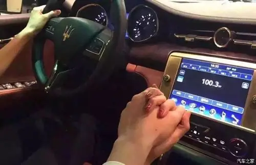 郭郭你在豪车里牵手就算了还照相真的惹怒我了!哥也来秀秀!