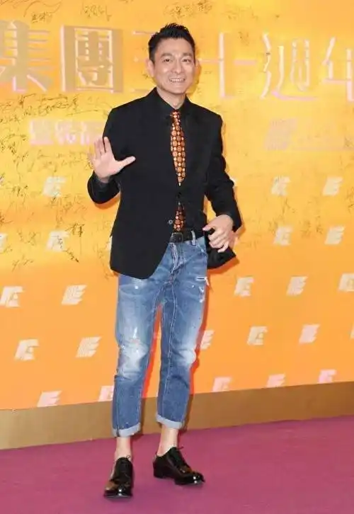 中年男人:尽量少穿低裆裤,多穿牛仔裤更显腿长,看刘德华就知道_身高