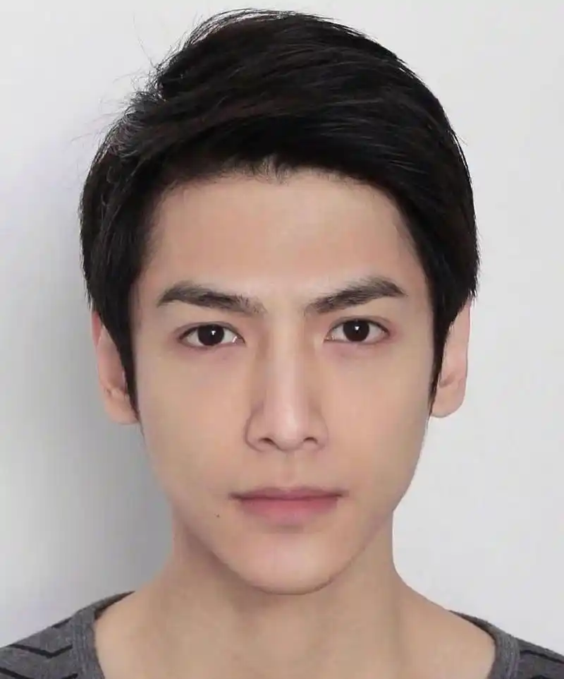 2012年,罗云熙和符龙飞组成双孖jl(double)男团正式出道,当时罗云熙